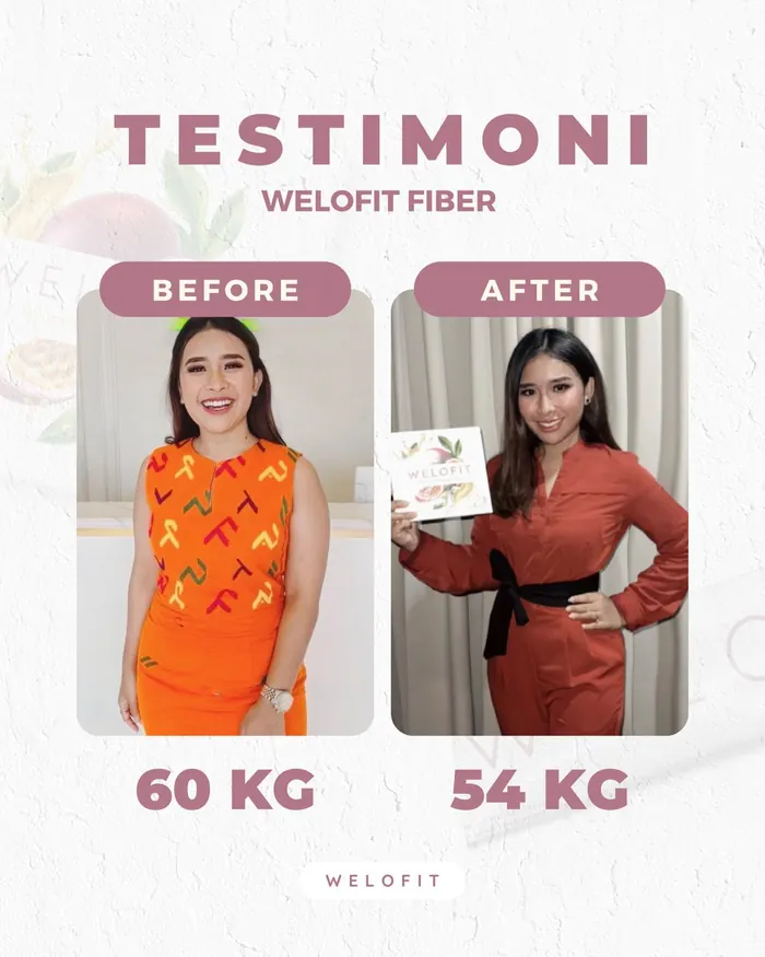 Pelanggan Welofit memegang kemasan produk