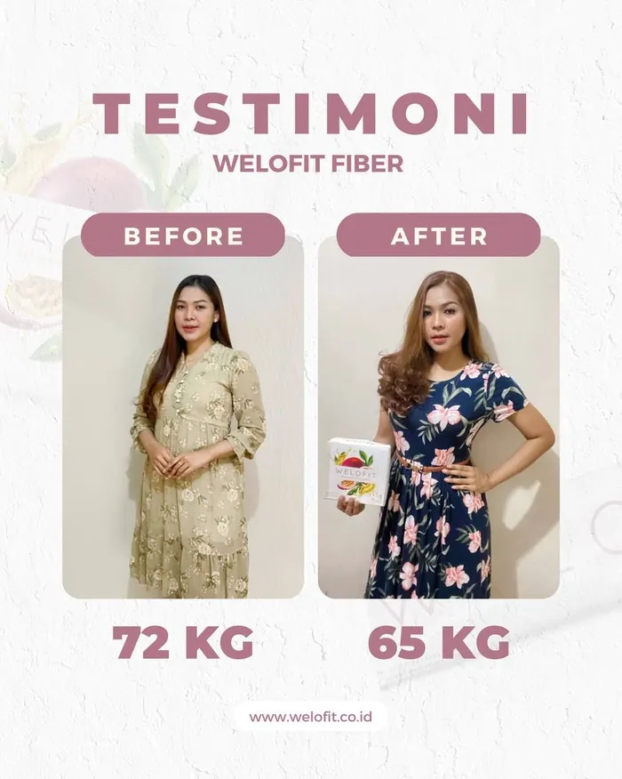 Pelanggan Welofit memegang kemasan produk