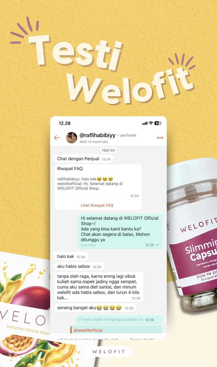 Pelanggan Welofit memegang kemasan produk
